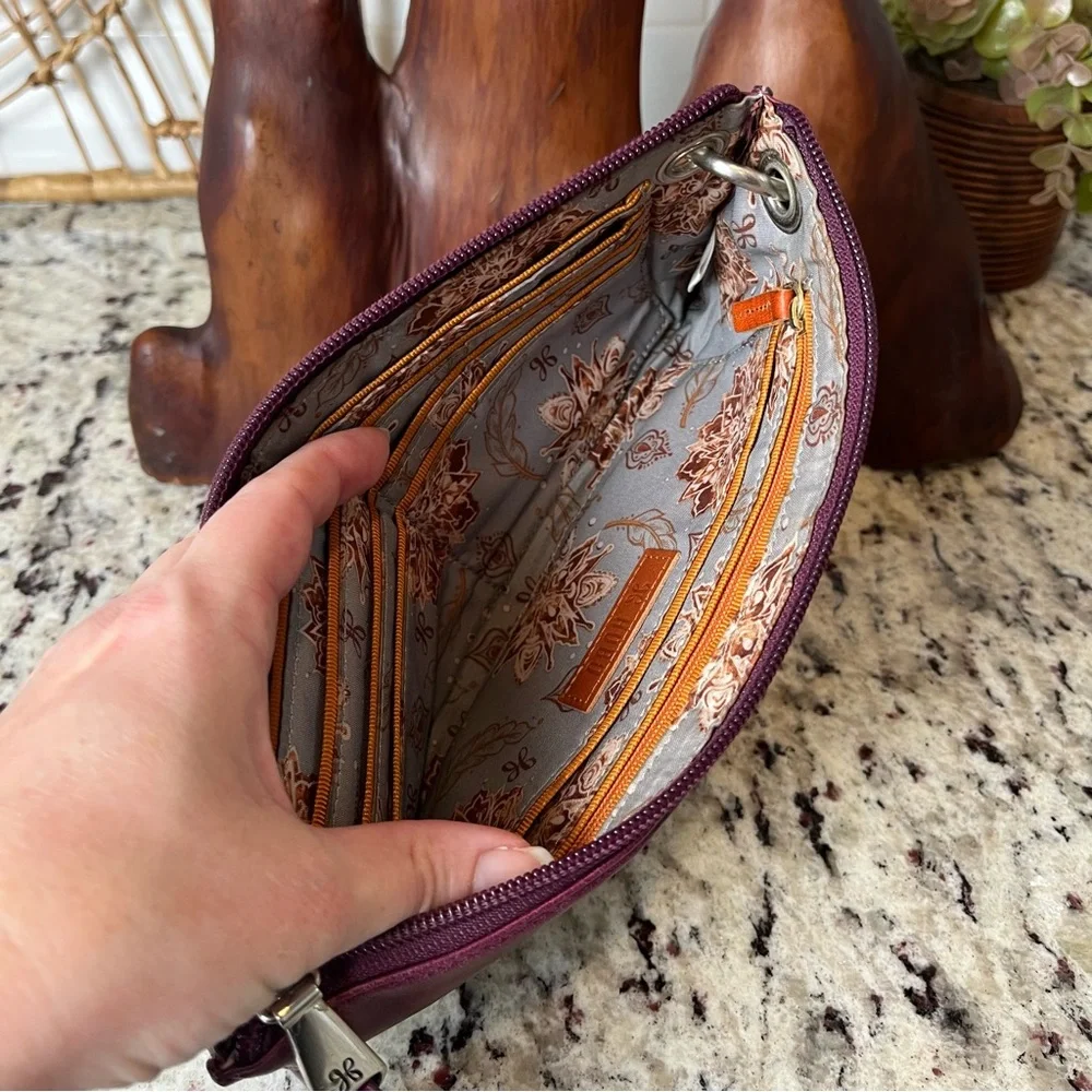 Vintage HOBO Vida Wristlet - Picture 7 of 10